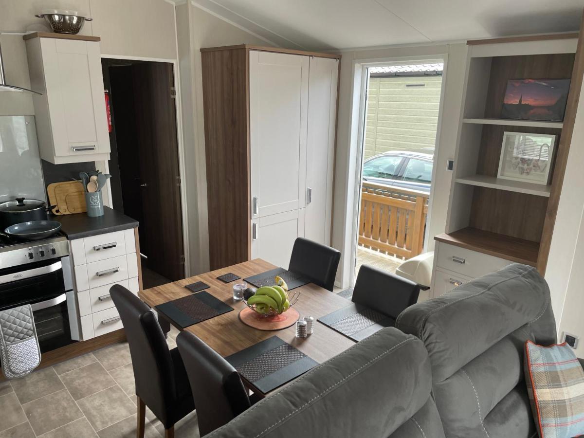 Beautiful 2 Bedroom Lodge With Stunning Views 블레어아톨 외부 사진