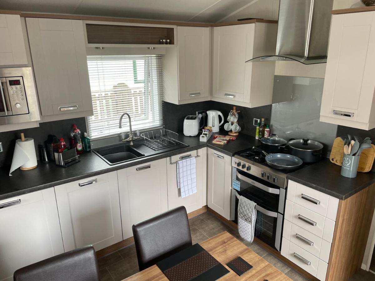 Beautiful 2 Bedroom Lodge With Stunning Views 블레어아톨 외부 사진